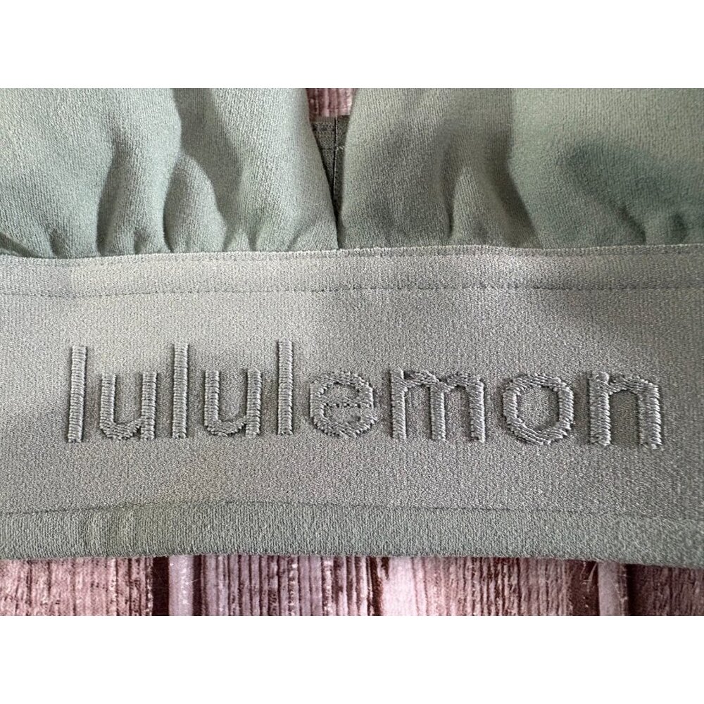 Lululemon License to Train Triangle Bra A/B logo sz 10 color green GREU NWT $48 - Picture 2 of 10